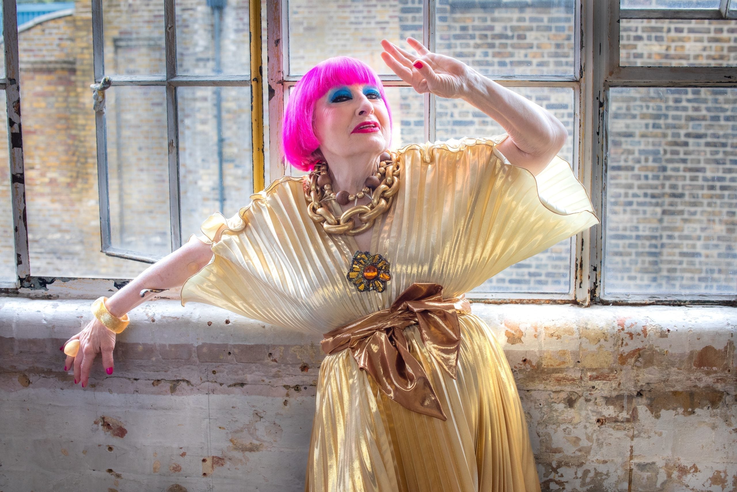 INSPIRING STORIES OF THE PIONEERS & DESIGNERS OF THE FASHION INDUSTRY